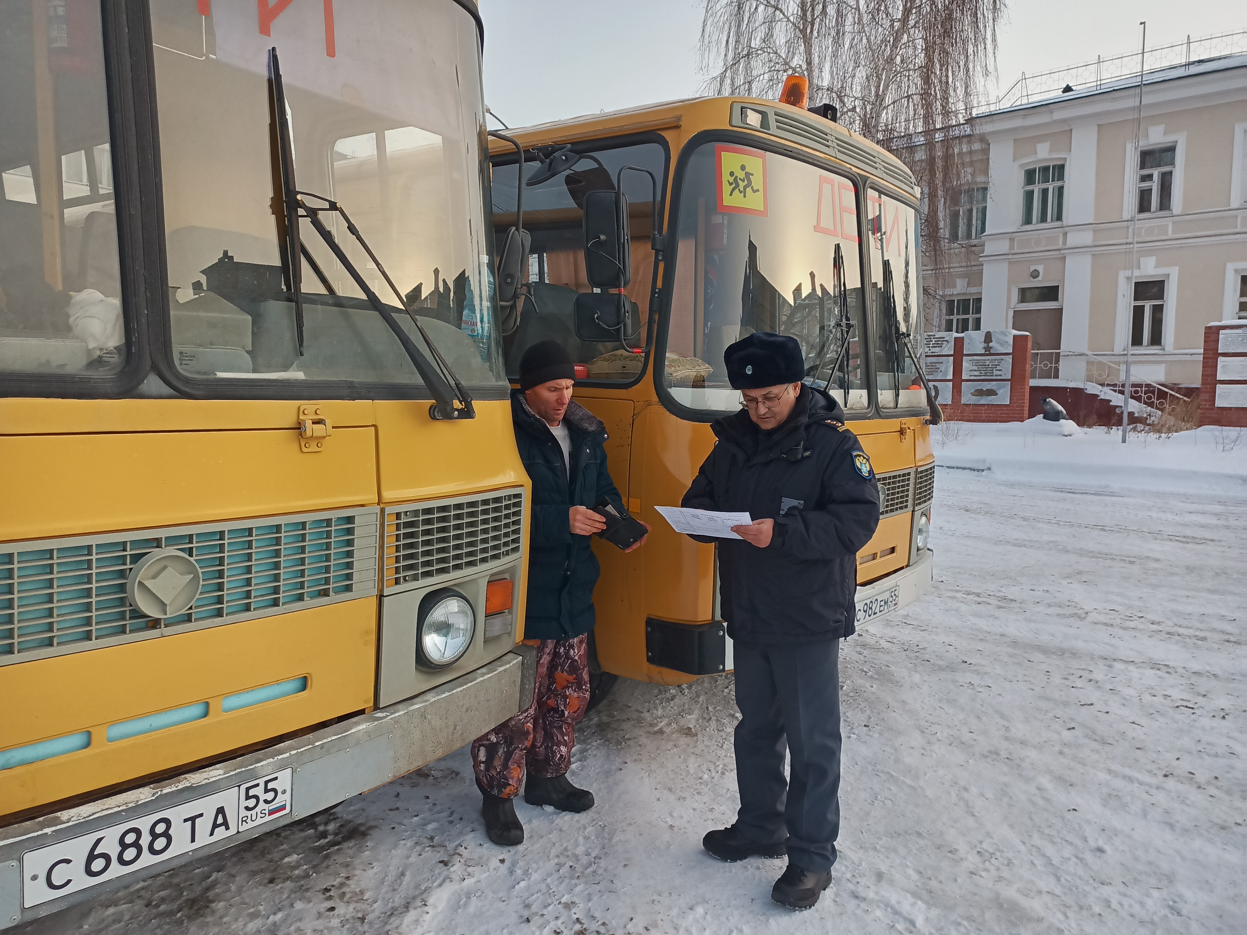 ТОГАДН Омский провел рейд по перевозкам детей в новогодние дни